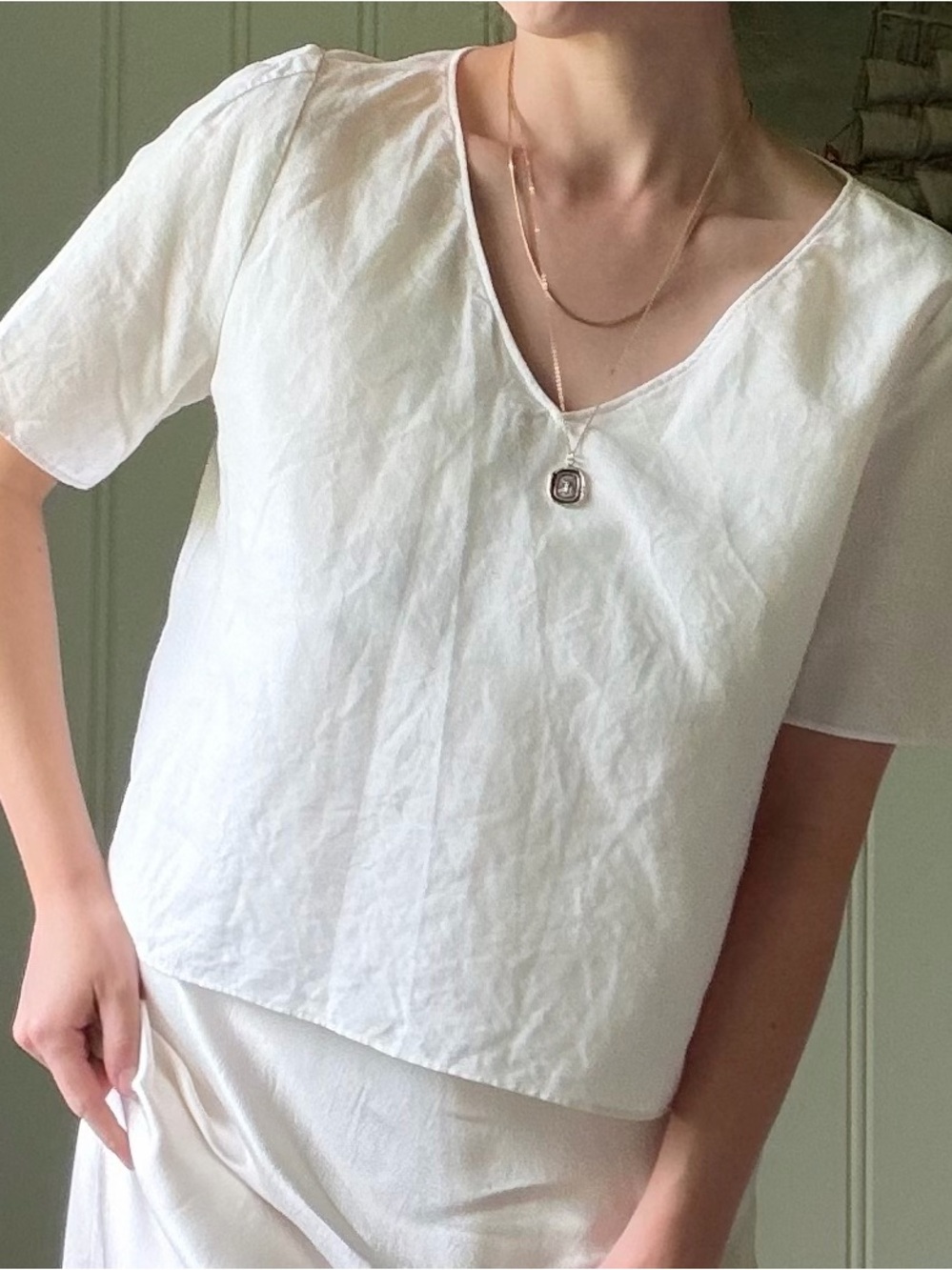 Babaton Linen White V-Neck Short Sleeve Top - Medium